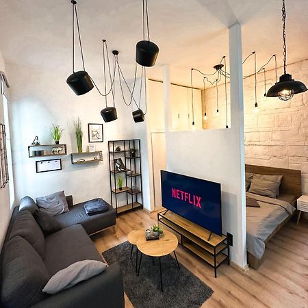 Urban Studio With Private Garden Near Andrassy Βουδαπέστη Εξωτερικό φωτογραφία